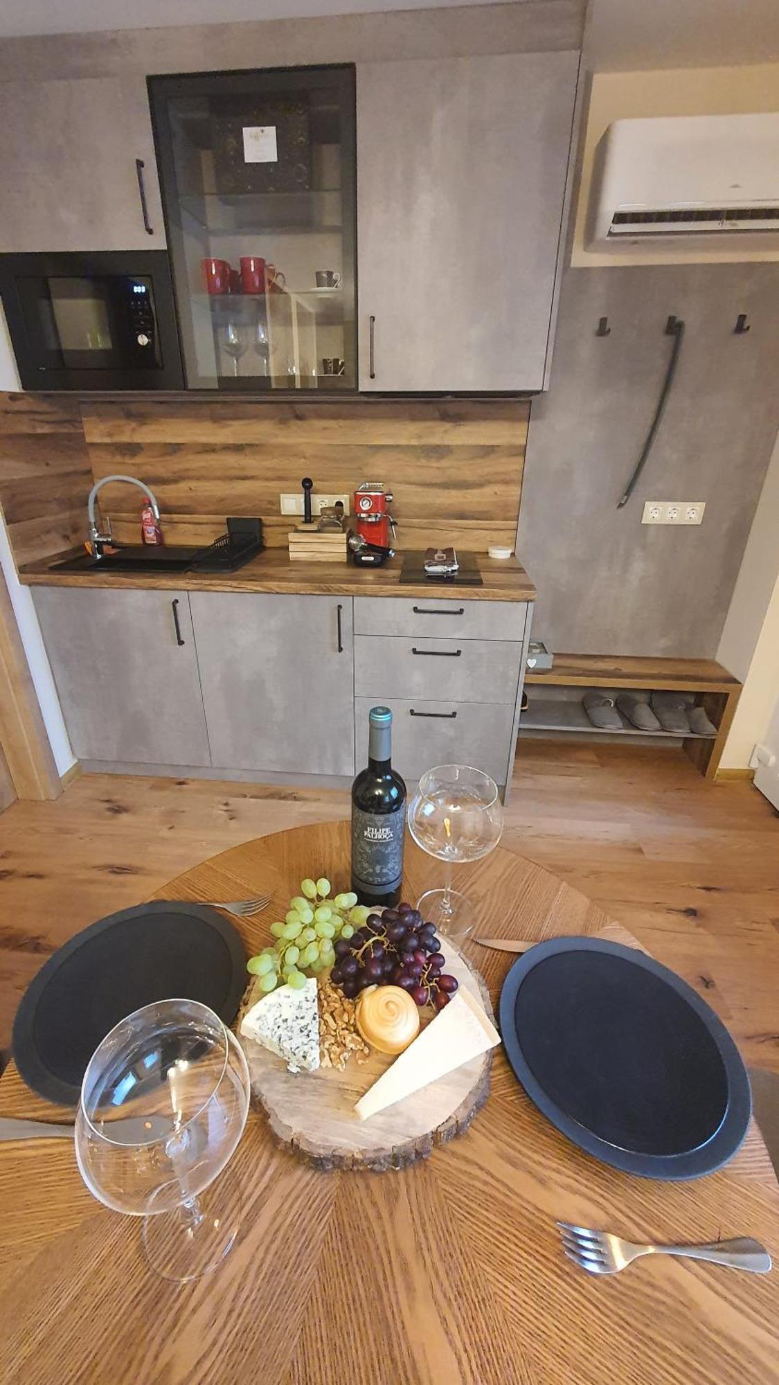 Mi Casa Vino